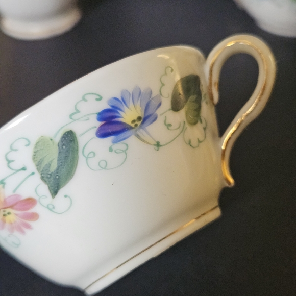 Floral Porcelain Tea Set - Picture 4 of 8